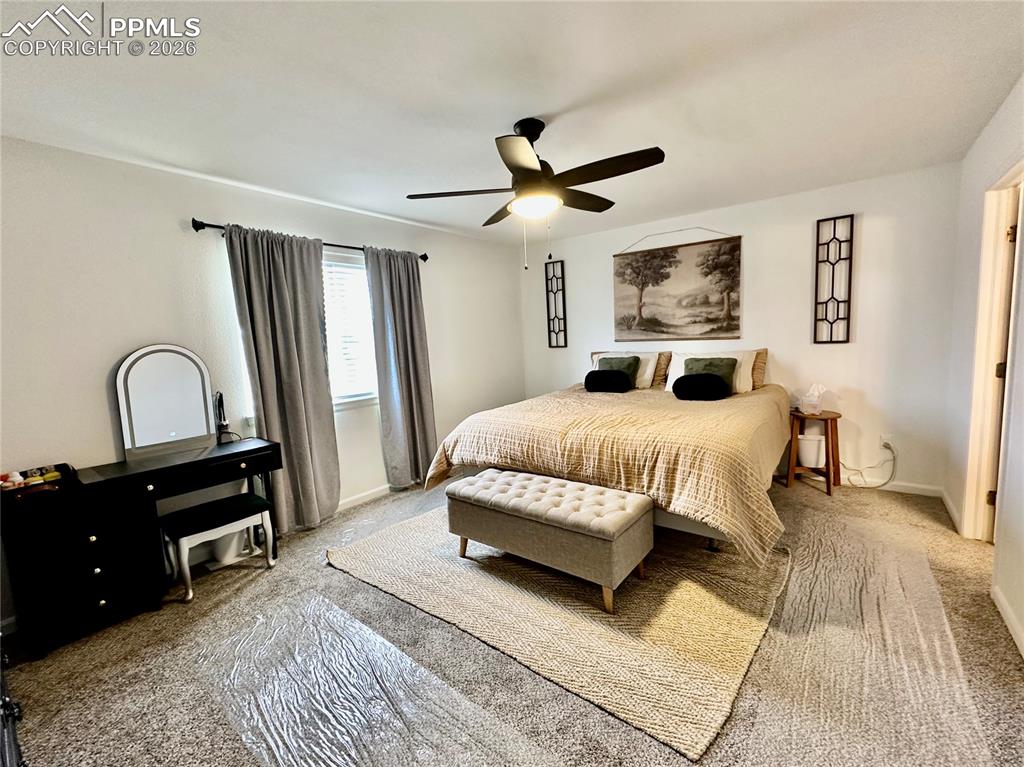 Image 9 of 30: Bedroom