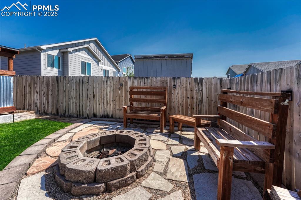 Image 8 of 50: Patio