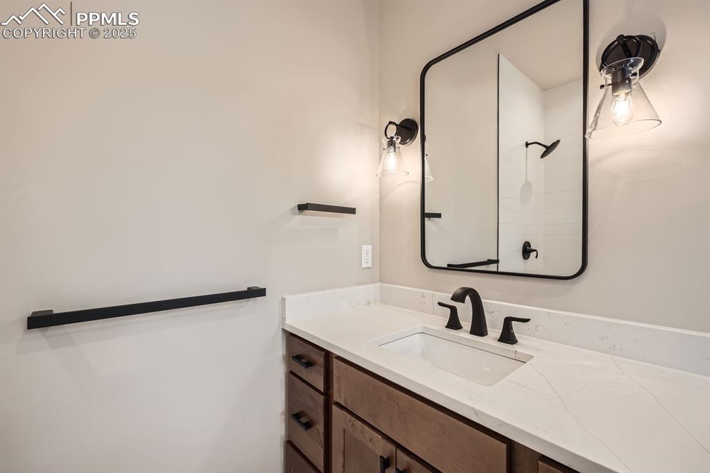 Image 14 of 20: Bathroom