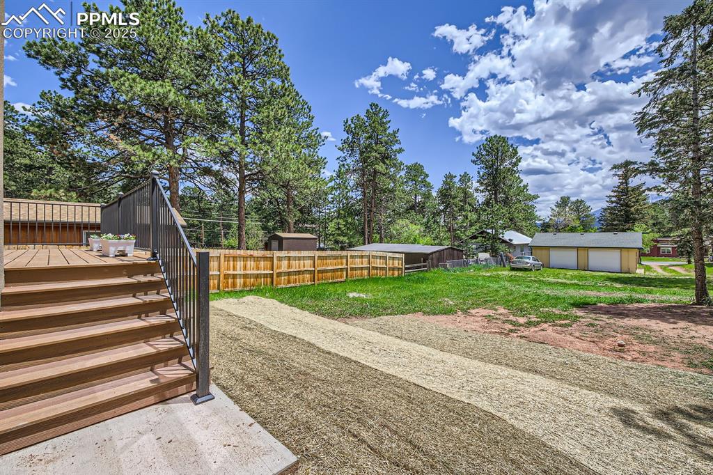Image 19 of 20: Yard
