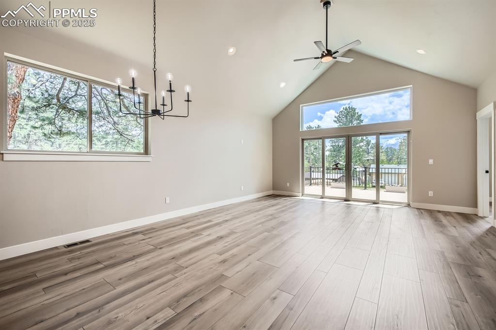 Image 4 of 20: Living Room