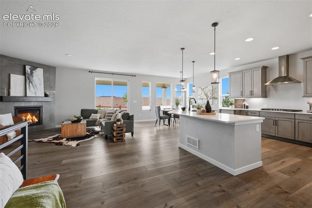 Image 6 of 33: Open floor plan for easy entertaining!