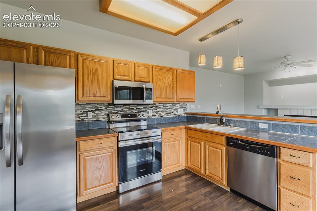 Image 17 of 50: Kitchen
