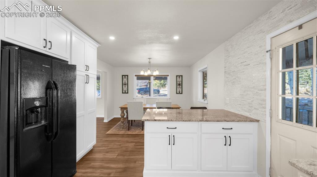 Image 22 of 39: Kitchen