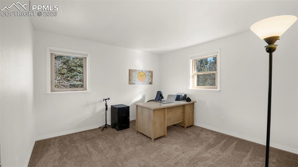 Image 28 of 39: Office