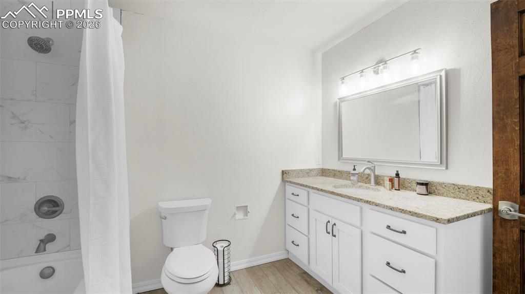 Image 30 of 39: Bathroom