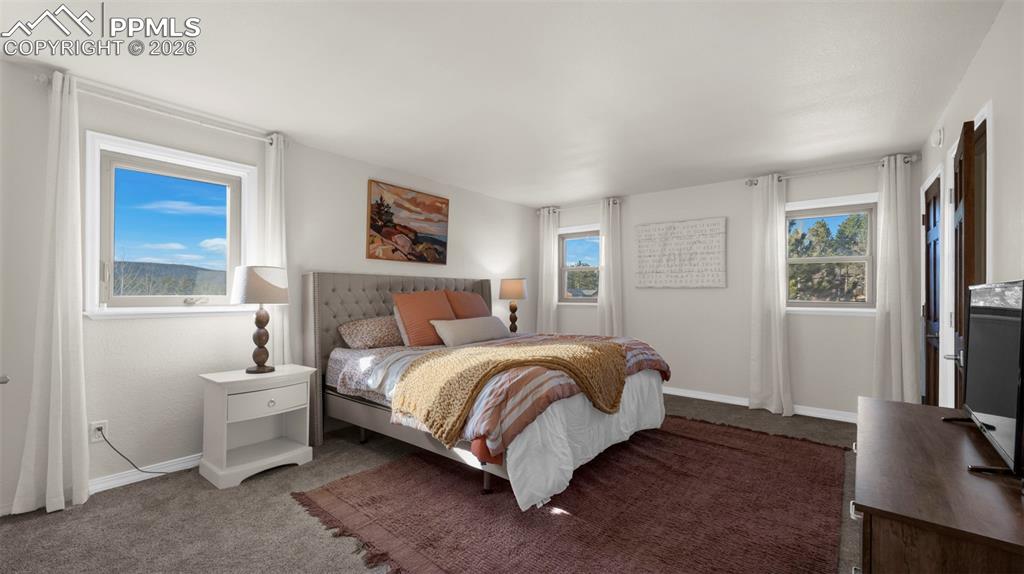 Image 33 of 39: Bedroom