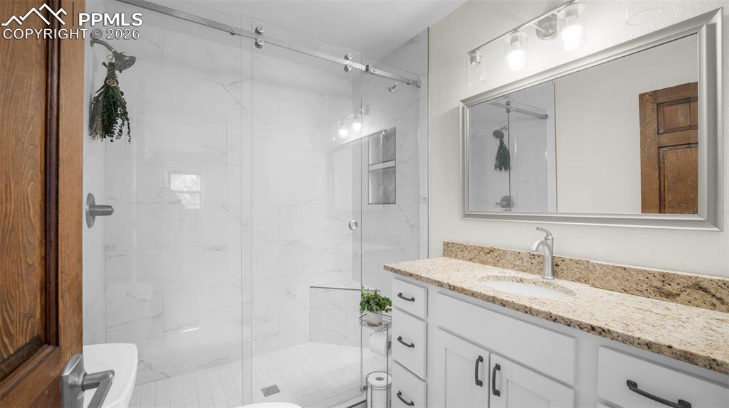 Image 34 of 39: Bathroom