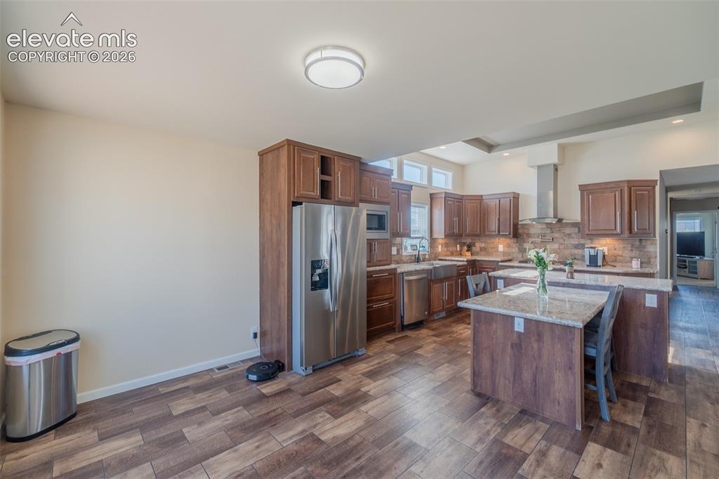 Image 10 of 24: Kitchen