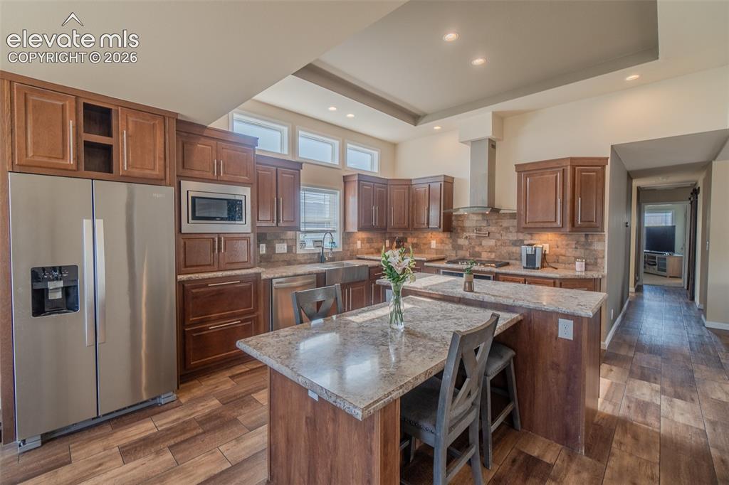 Image 11 of 24: Kitchen