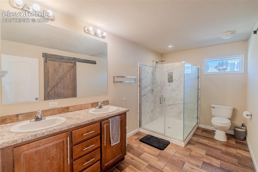 Image 12 of 24: Bathroom