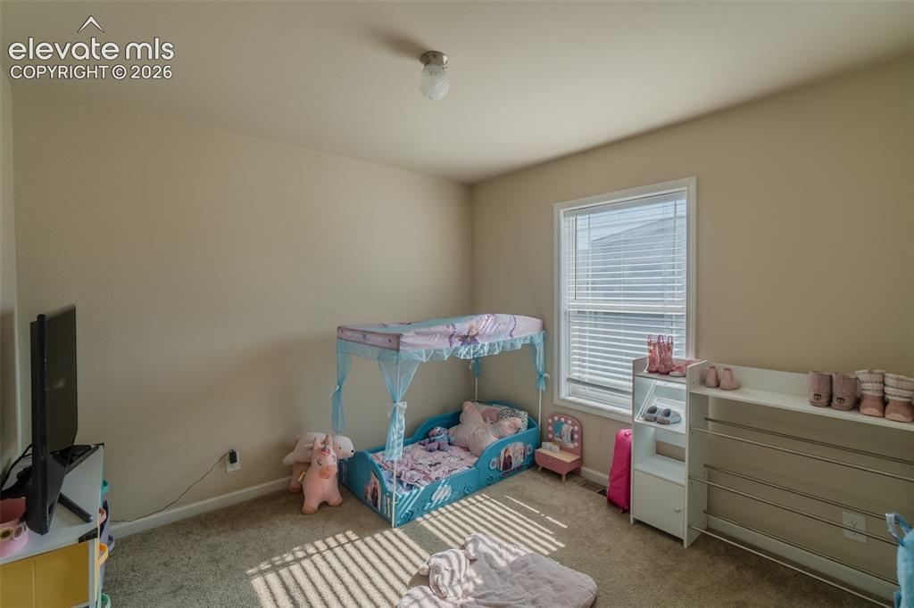 Image 14 of 24: Bedroom