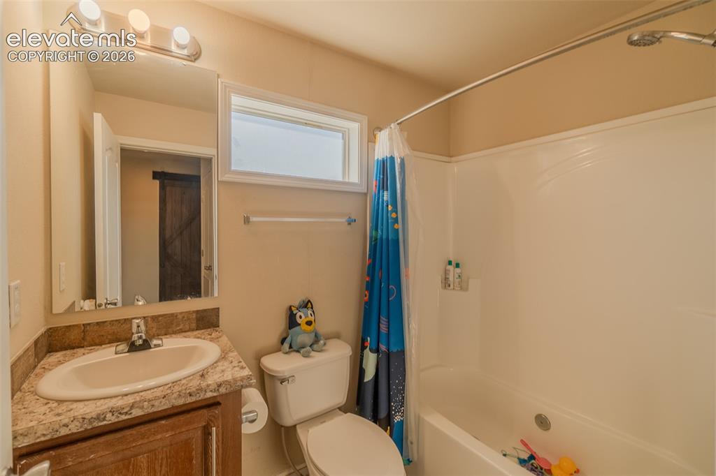 Image 15 of 24: Bathroom