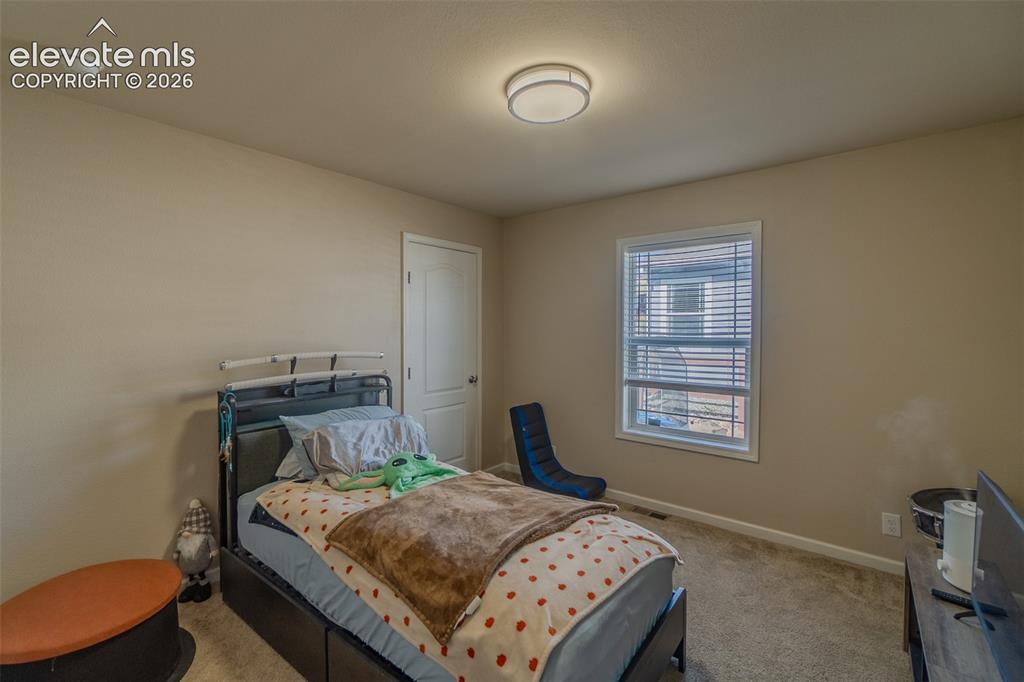 Image 17 of 24: Bedroom