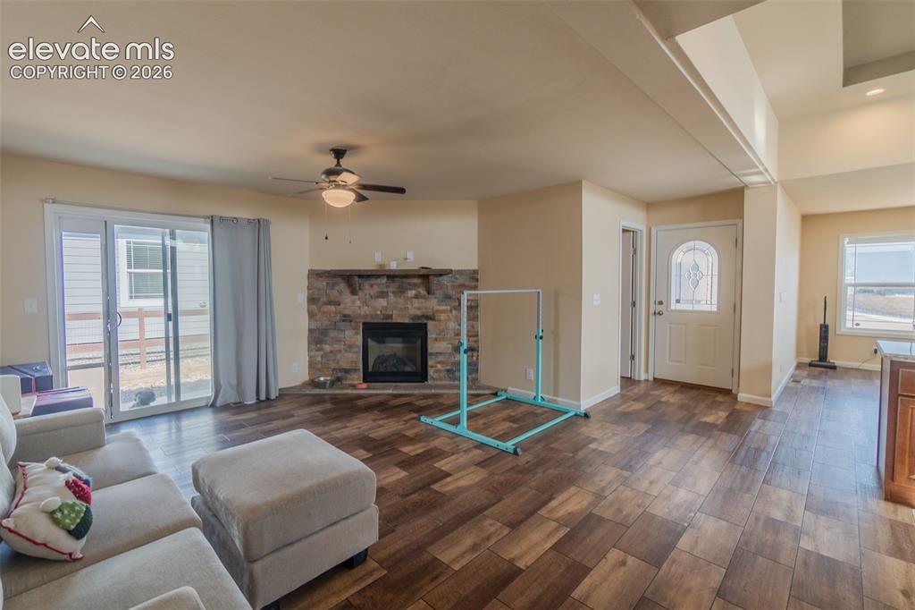 Image 18 of 24: Living Room