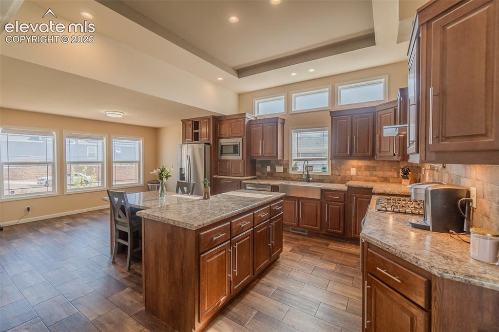 Image 5 of 24: Kitchen