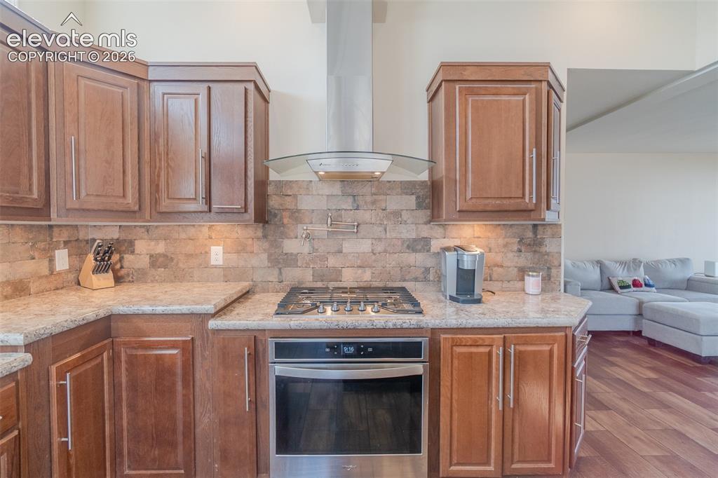 Image 6 of 24: Kitchen
