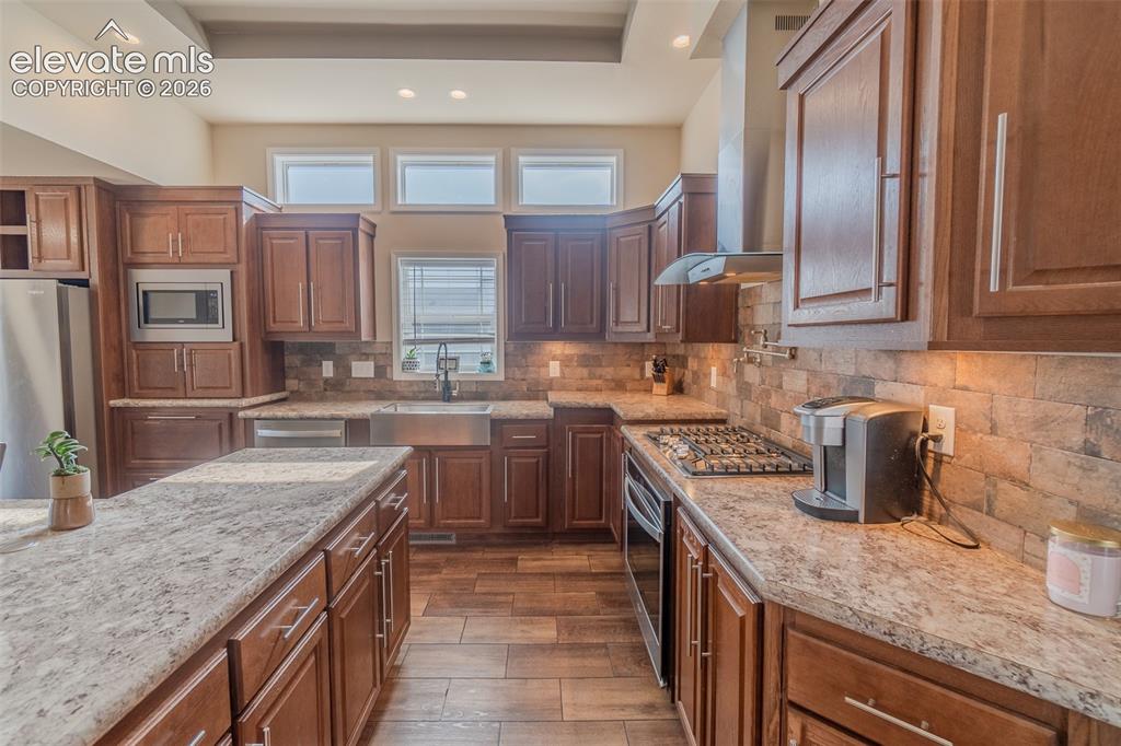 Image 8 of 24: Kitchen