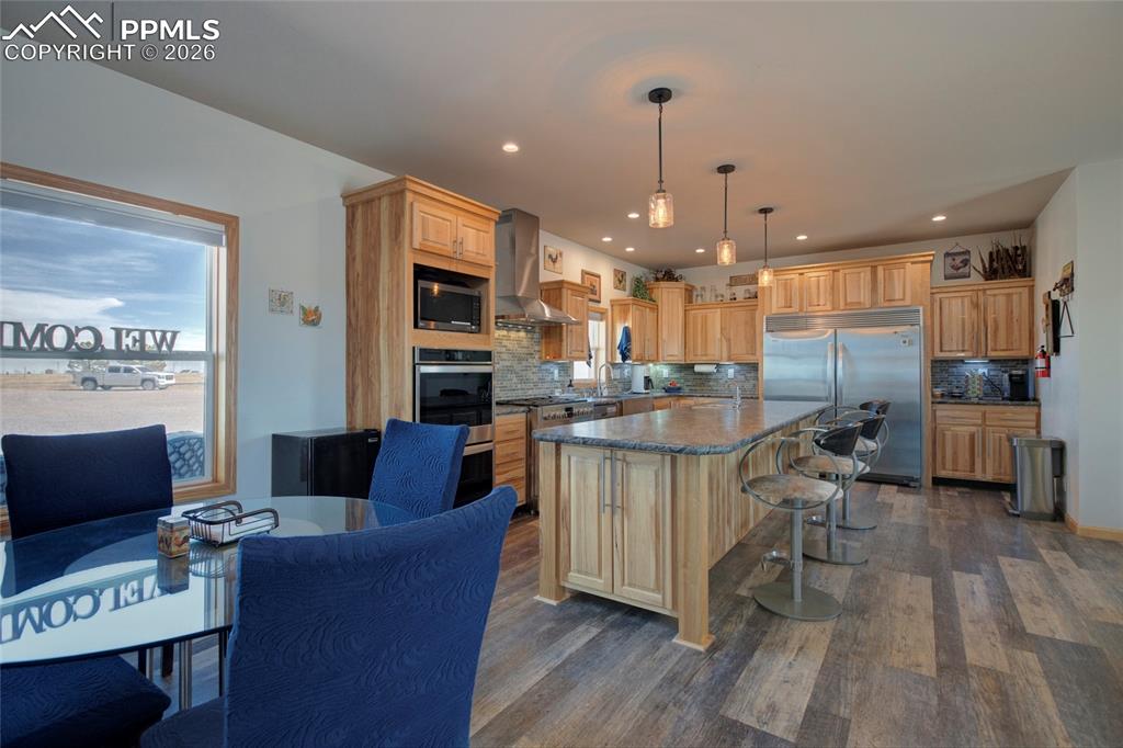 Image 23 of 50: Kitchen