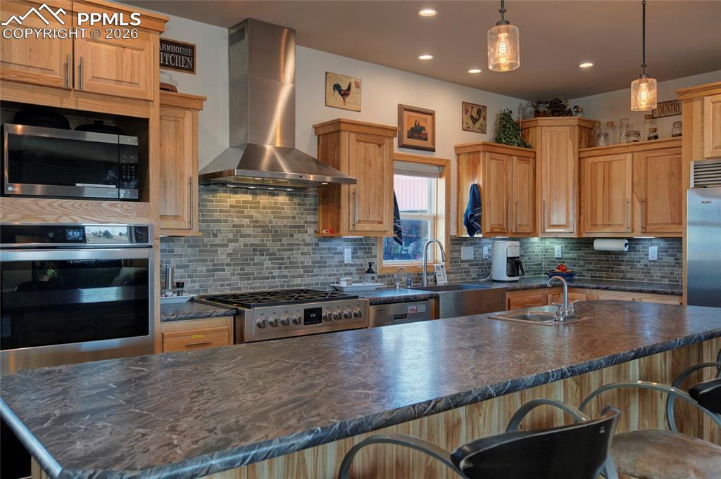 Image 24 of 50: Kitchen