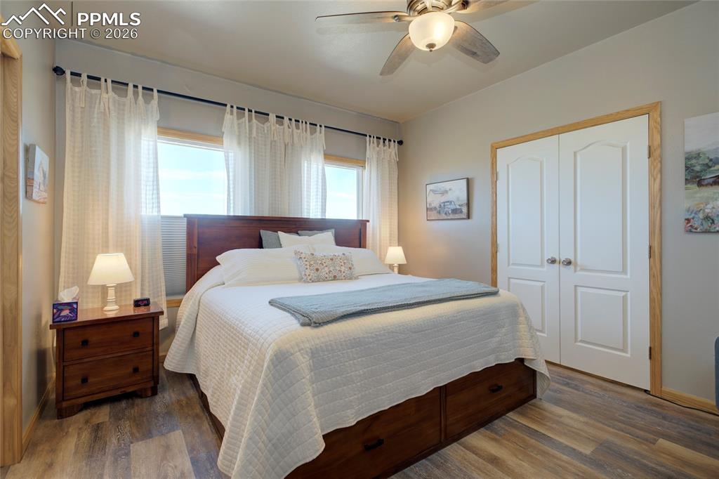 Image 9 of 50: Bedroom