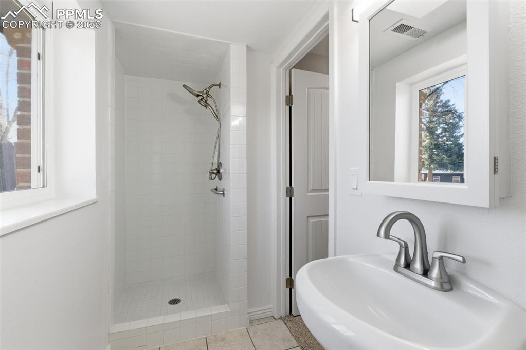 Image 10 of 37: Bathroom