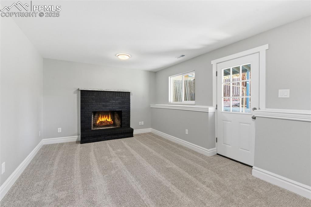 Image 19 of 37: Living Room