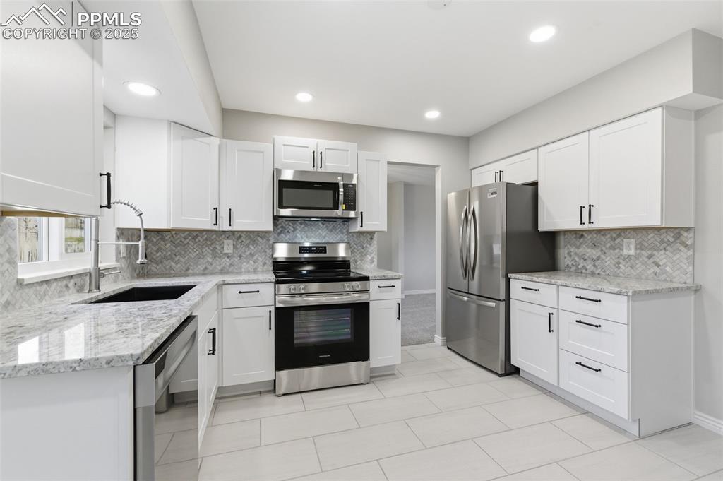 Image 3 of 37: Kitchen