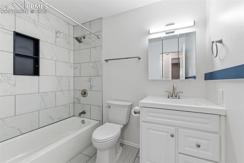 Image 4 of 37: Bathroom