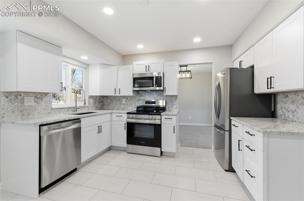 Image 7 of 37: Kitchen