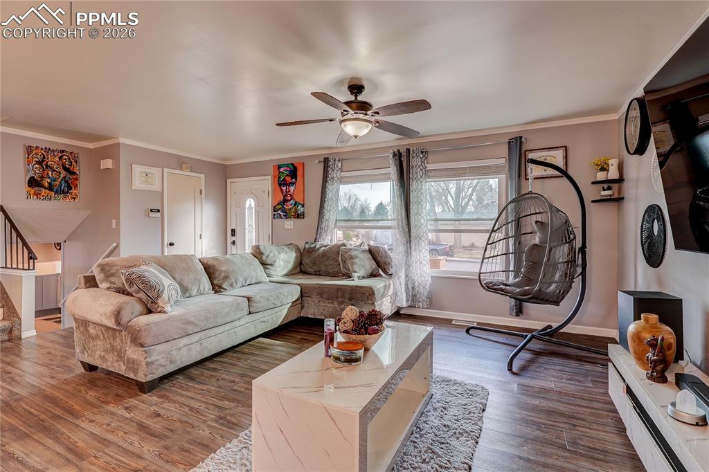 Image 11 of 26: Living Room