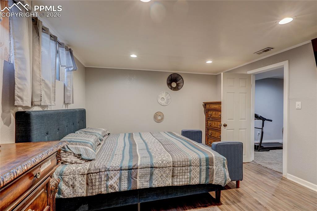 Image 18 of 26: Bedroom