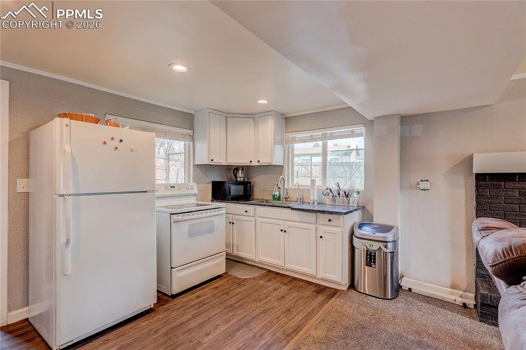 Image 22 of 26: Kitchen