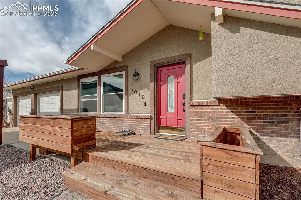 Image 4 of 26: Entry