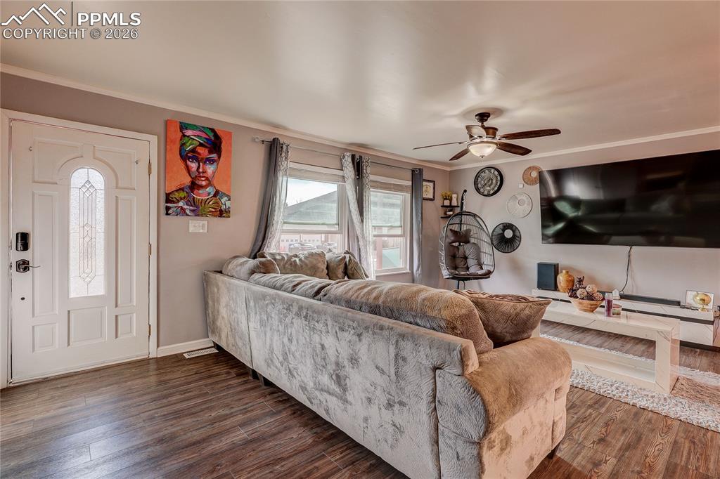 Image 6 of 26: Living Room