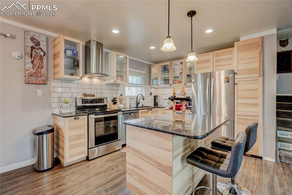 Image 8 of 26: Kitchen