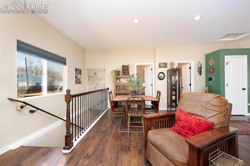 Image 13 of 26: Dining Area