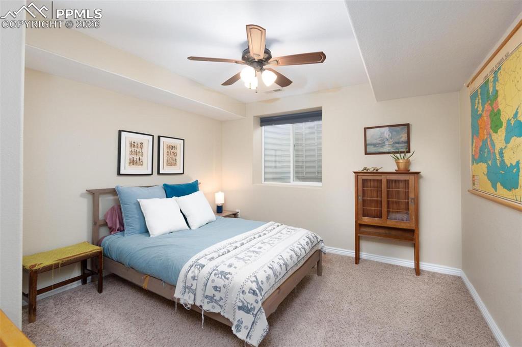 Image 16 of 26: Bedroom