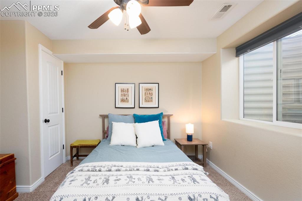 Image 17 of 26: Bedroom