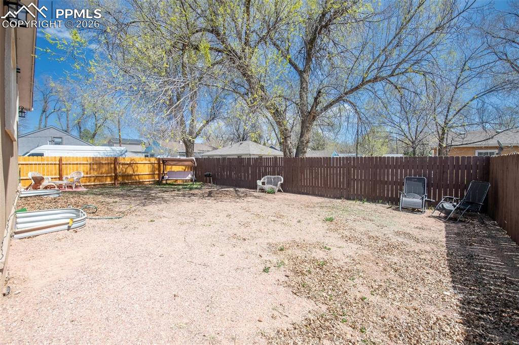 Image 22 of 26: Huge fenced yard to make your own.