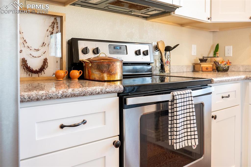 Image 8 of 26: Kitchen