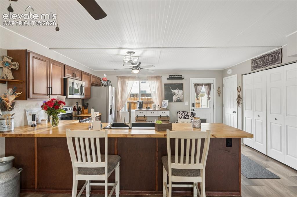 Image 13 of 33: Kitchen