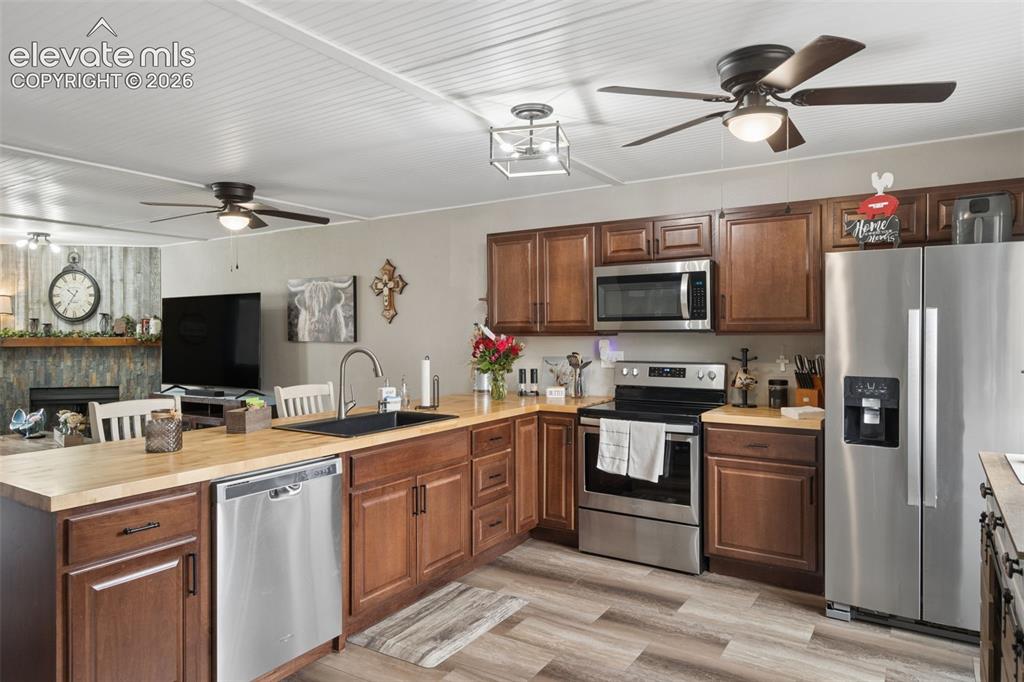 Image 16 of 33: Kitchen