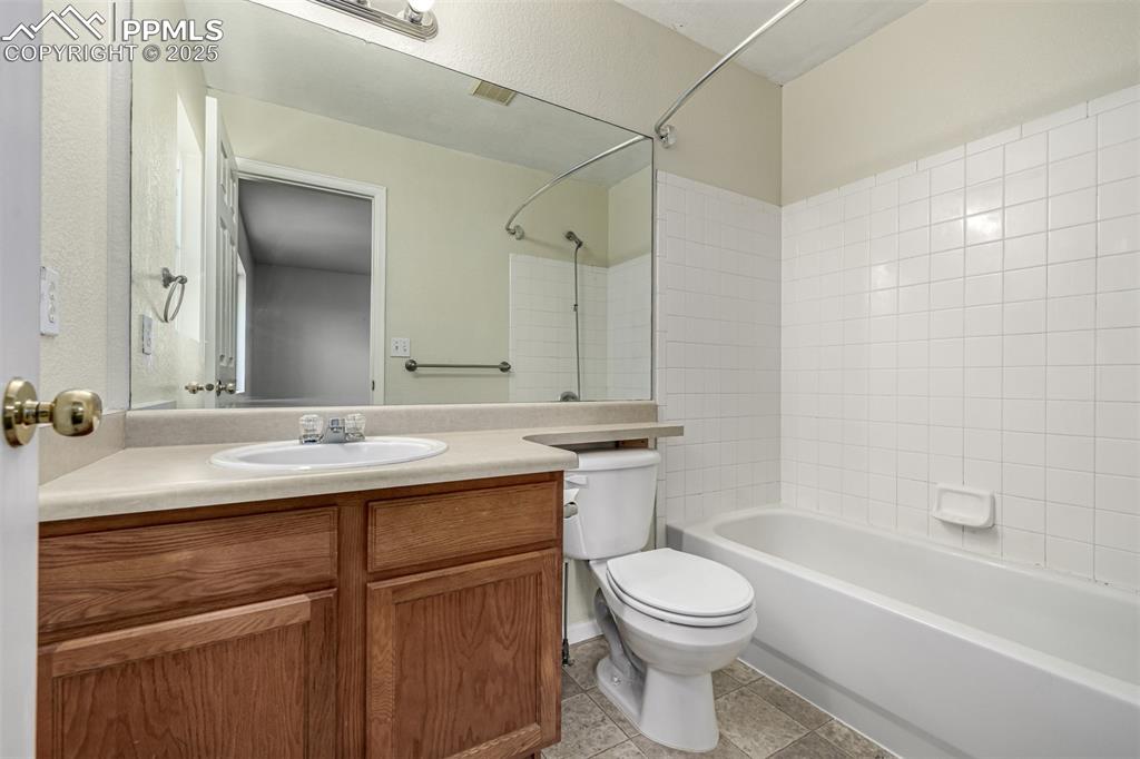 Image 15 of 26: Ensuite Primary Bath