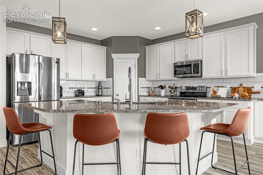 Image 10 of 49: Kitchen