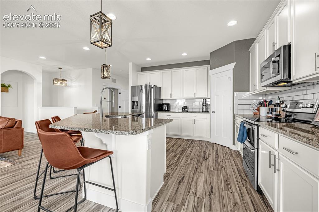 Image 12 of 49: Kitchen