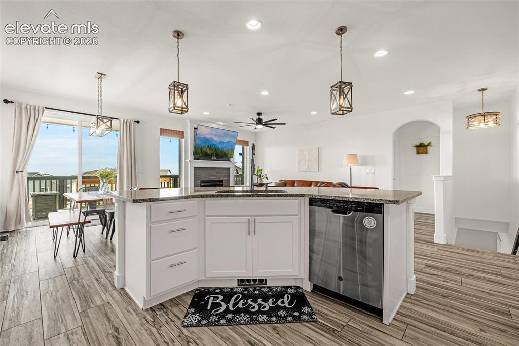 Image 13 of 49: Kitchen