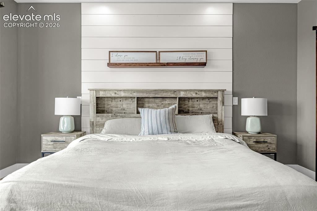 Image 19 of 49: Bedroom