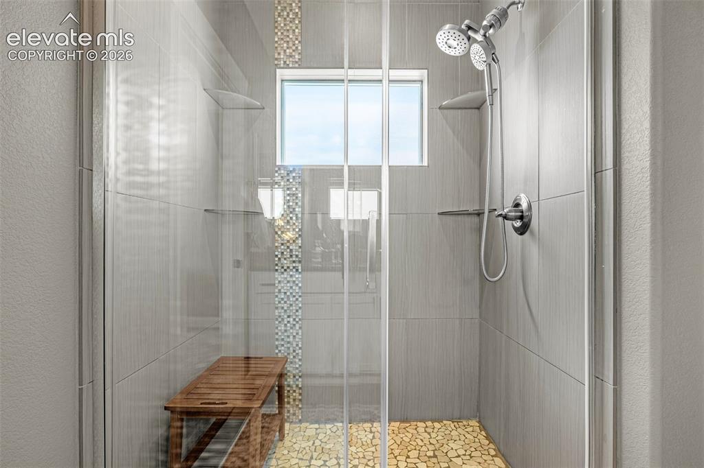 Image 25 of 49: Bathroom