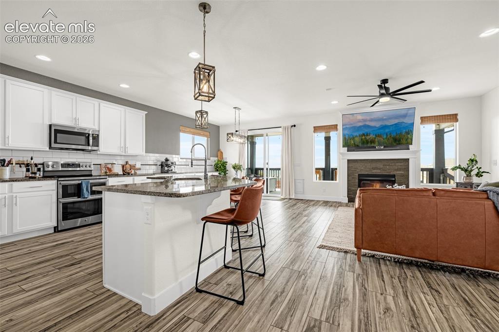 Image 8 of 49: Kitchen